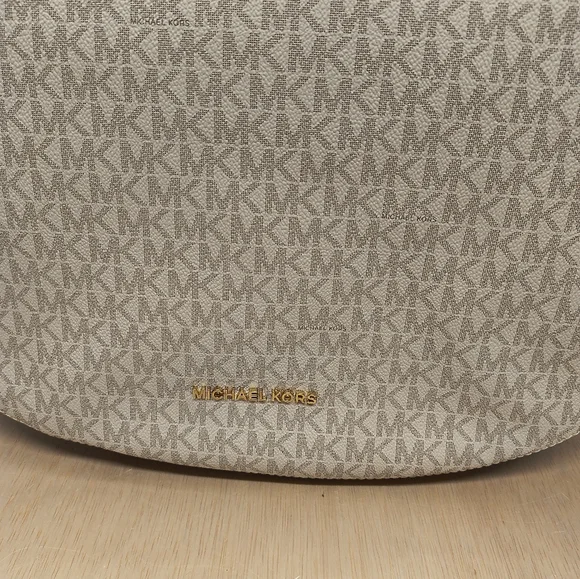 Michael Kors Brooke Lg Zip Hobo in Vanilla/Acorn - Picture 2 of 13